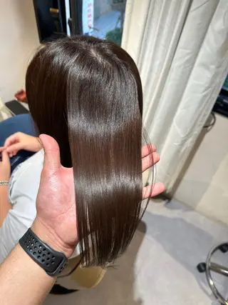 セミロング カラー 必ず笑顔で帰っていた だきます！安田祐貴のヘアスタイル