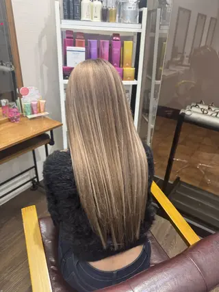ロング 横浜🦋ハイトーン 🫐シャドウルーツのヘアスタイル