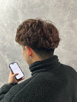 パーマ メンズ 暖色カラー🪷 オタク美容師🎶のヘアスタイル