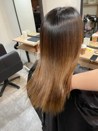 ミディアム ブリーチ縮毛矯正 LAFFYuiのヘアスタイル