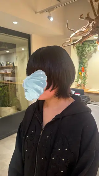 ミディアム 山根 里緒のヘアスタイル