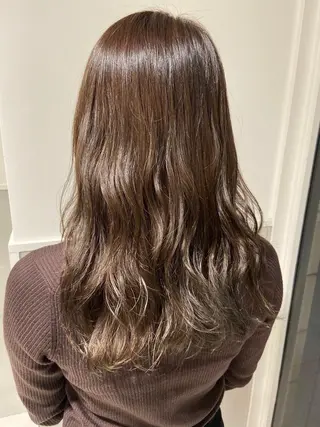セミロング カラー 小栗 麻衣のヘアスタイル