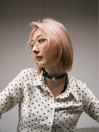 ミディアム カラー ベージュカラー🐑 レイヤー🤎塚原優芽のヘアスタイル