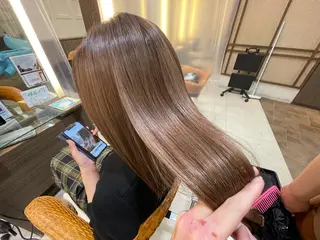 ロング 韓国レイヤーカット/ ダブルカラーのヘアスタイル