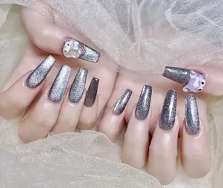 ネイル Queenie 🦋のネイルデザイン