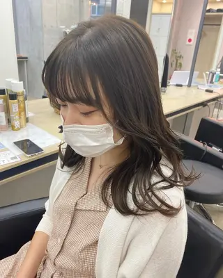 セミロング カラー オリーブ/アッシュ やわらか透明感カラーのヘアスタイル