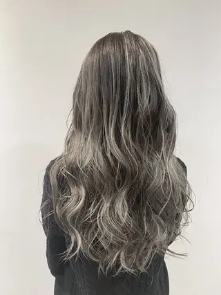 ロング カラー 山下 仁愛のヘアスタイル
