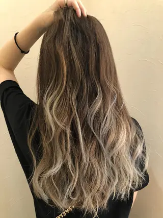 ロング カラー ヘアアレンジ IVY villa Suzu.のヘアスタイル
