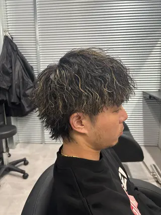 ショート パーマ メンズ 波巻き/ツイスパ/ 短髪/鈴木俊也のヘアスタイル