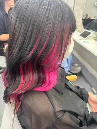 セミロング カラー 腰越 麻奈のヘアスタイル