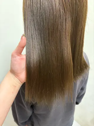 カラー ミディアムレイヤー/ 艶カラーNorikaのヘアスタイル
