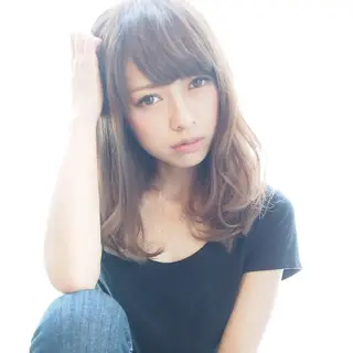 ミディアム セミロング カラー tuuli トゥーリのヘアスタイル