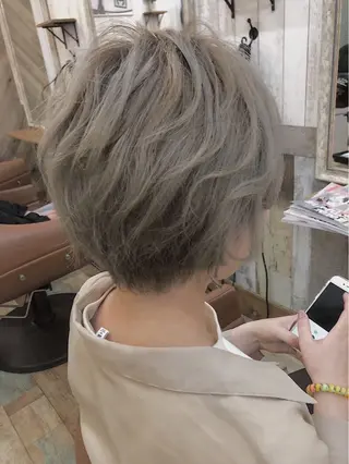 ショート カラー Hair's RooMのヘアスタイル