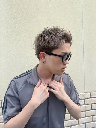 メンズ ウルフカット/ ハイトーン/作山葵のヘアスタイル