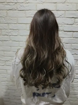 ロング カラー UMEDA FIGAROのヘアスタイル