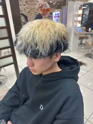 カラー メンズ メンズ特化シャドウパ ーマラウンドマッシュのヘアスタイル