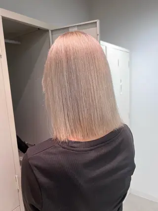 ミディアム カラー 艶ハイトーン🔆 ️️️安座間 希のヘアスタイル