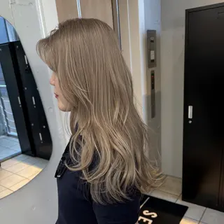 カラー セミロング ♡韓国ヘア♡ ブリーチ✨ハイトーンのヘアスタイル