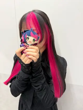 セミロング カラー インナーカラー 推し ブリーチ 髪質改善のヘアスタイル