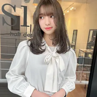 ロング カラー 韓国🇰🇷レイヤー カットオリーブカラーのヘアスタイル