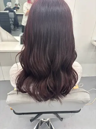 セミロング カラー 腰越 麻奈のヘアスタイル