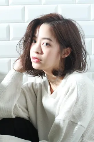 ミディアム 丸茂 聖名のヘアスタイル