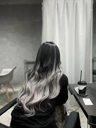 ロング ブリーチなしWカラー 超特化/YURAのヘアスタイル