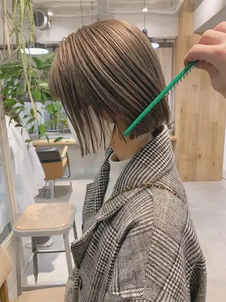ショート カラー パーマ ヘアアレンジ メンズ キッズ ネイル マツエク・マツパ ハイトーンボブ 前田 表参道 グレージュのヘアスタイル