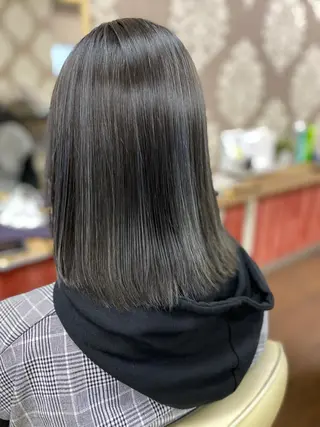 カラー masa ディレクターのヘアスタイル
