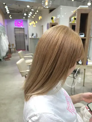 ミディアム カラー ハイトーンレイヤー 顔まわりSOTAのヘアスタイル