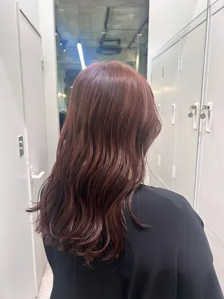 カラー ヒナ/レイヤーカット 艶感ワンカラーのヘアスタイル