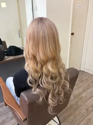 ロング カラー WEST OLAND 黒坂佳乃のヘアスタイル