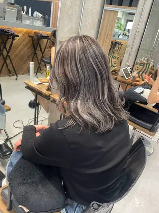 ミディアム 🦋MAHO🦋 デザインカラーのヘアスタイル