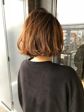 ミディアム 俵 知広のヘアスタイル