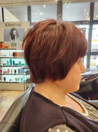 ショート カラー 橘　 莉穂のヘアスタイル