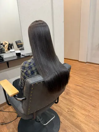 ロング カラー 鵜飼 真伍のヘアスタイル