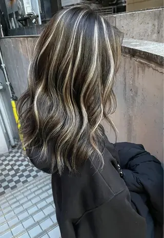 セミロング カラー タナカ タクヤのヘアスタイル