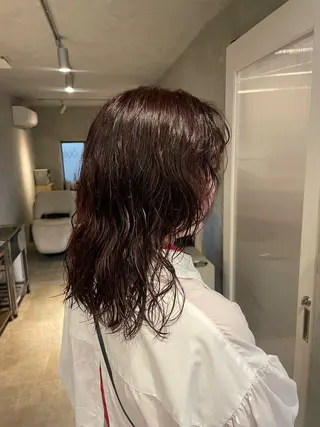 ミディアム カラー 岩渕 春菜のヘアスタイル