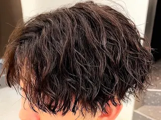 パーマ メンズ 佐々木 輝のヘアスタイル