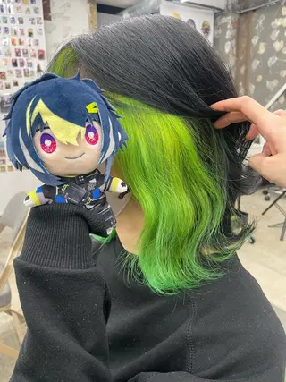 ミディアム カラー インナーカラー 推し ブリーチ 髪質改善のヘアスタイル