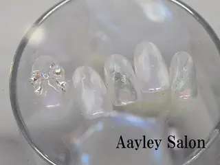 カラー ネイル Aayley アイリ―サロンのネイルデザイン