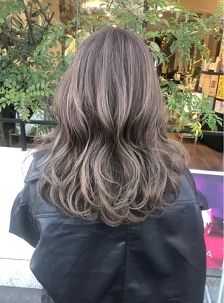 セミロング スタイリスト 佑梨のヘアスタイル