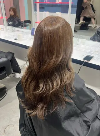 ミディアム レイヤーカット／ ハイトーン/Moeのヘアスタイル