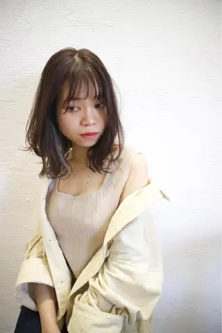 ミディアム カラー fio マナミのヘアスタイル