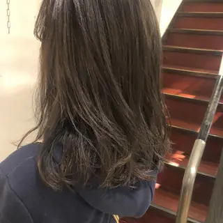 ミディアム カラー 吉川 愛美李のヘアスタイル