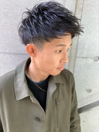 メンズ 顔まわりレイヤー デザインカットのヘアスタイル