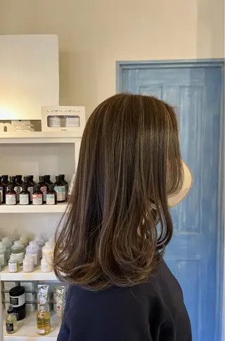 セミロング カラー よこもり あいのヘアスタイル