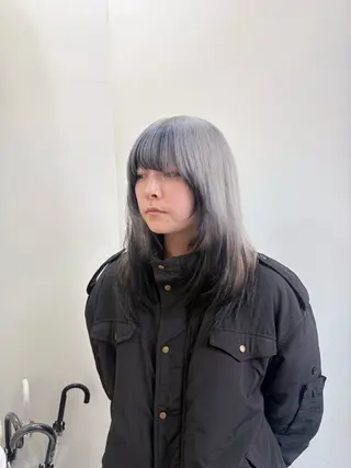 セミロング カラー 🧤高明度ハイトーン 🧤莉音のヘアスタイル