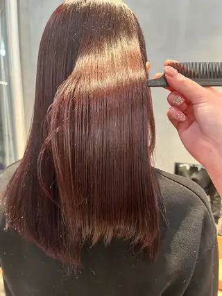 セミロング カラー 圧倒的 毛流れ センターパートのヘアスタイル