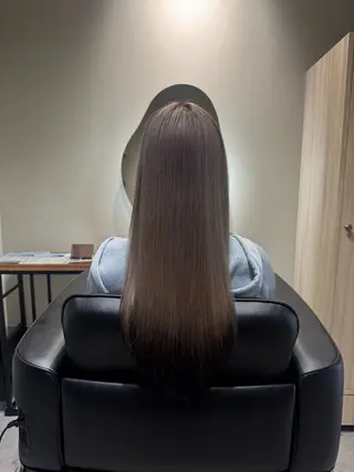 ロング NAVY 橋本心 縮毛矯正のヘアスタイル